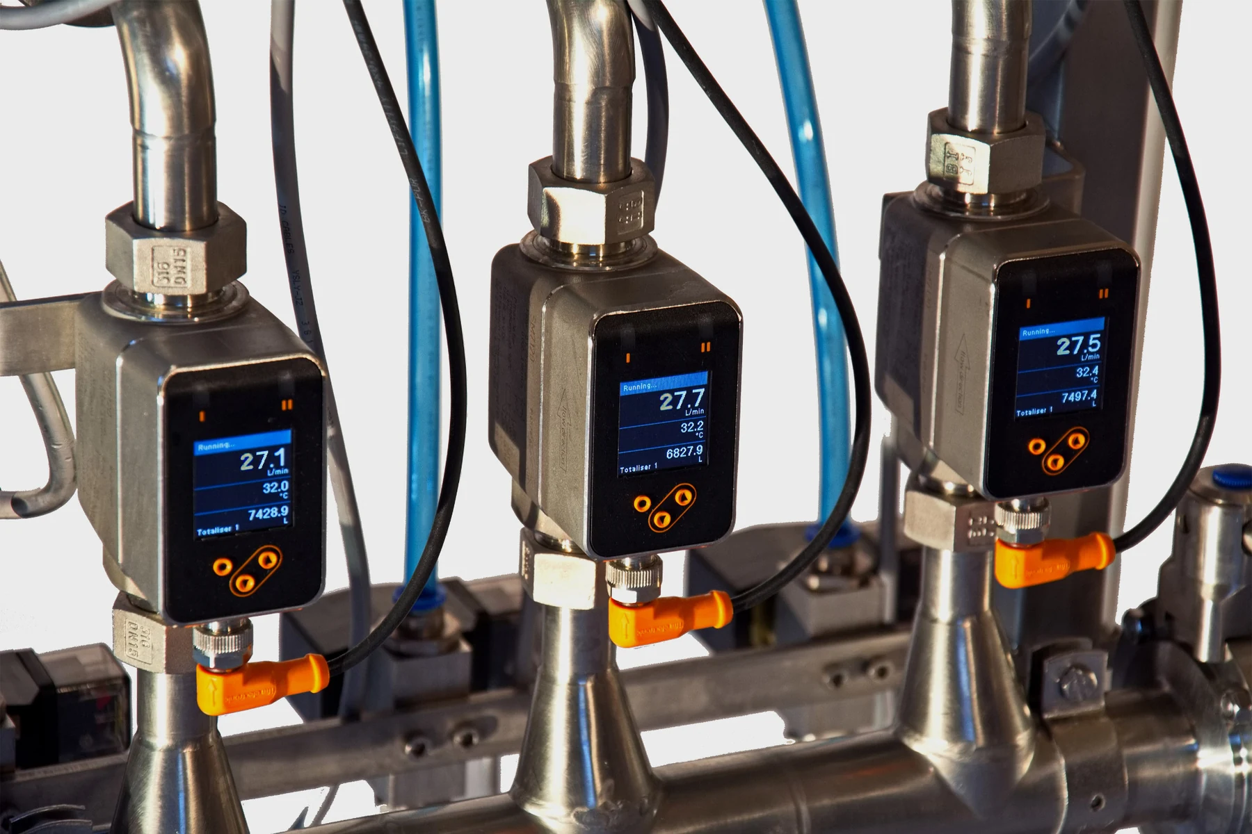 Trois débitmètres numériques de l'enfûteuse Turbo Fûts